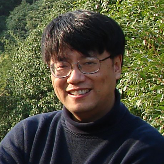 Headshot photo of Lang Tong